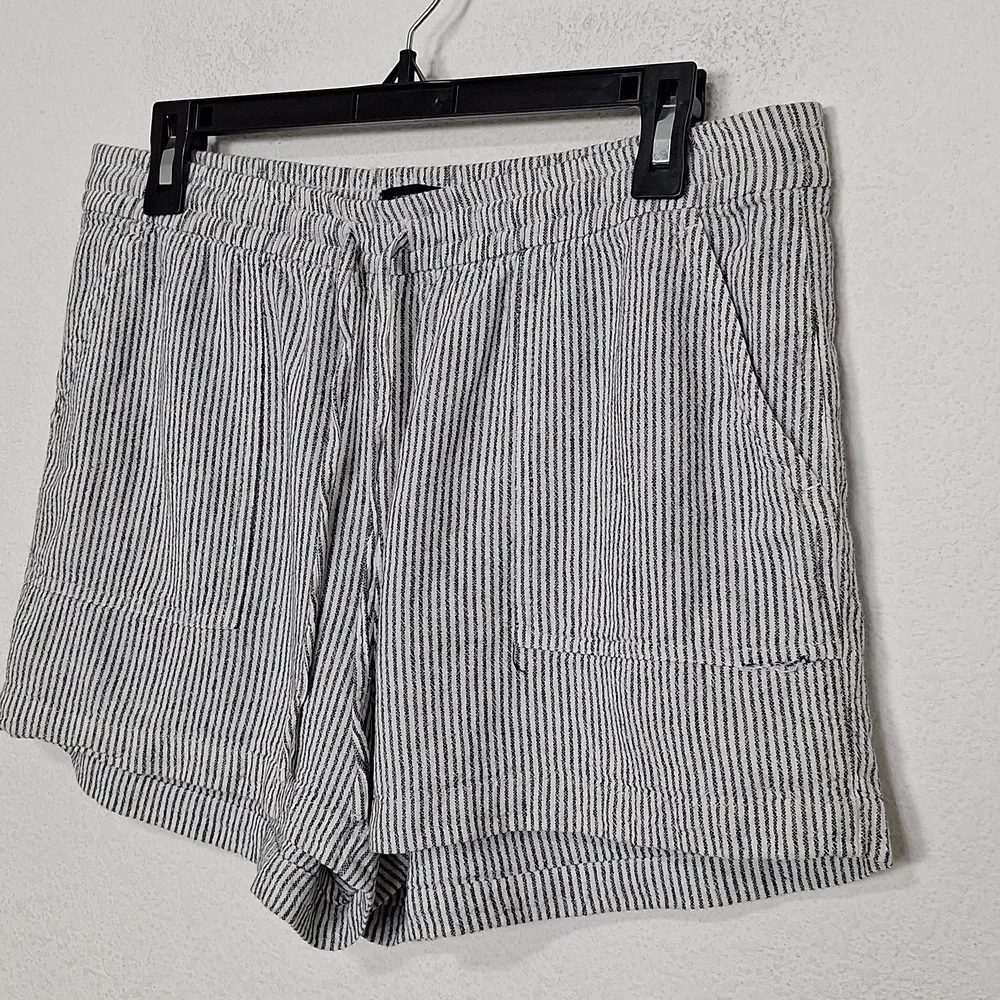 J. Crew Black White Linen Blend Vacation Festival Striped Pull On Shorts Size M